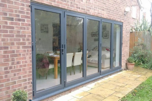 4.6m aluminium bi-fold doors - side view